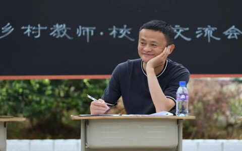 张艺兴的大学之谜：从名校学子到追梦“逃兵”，他的人生选择给了我们怎样的启示？