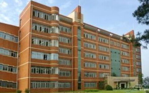 井冈山大学有多少人？